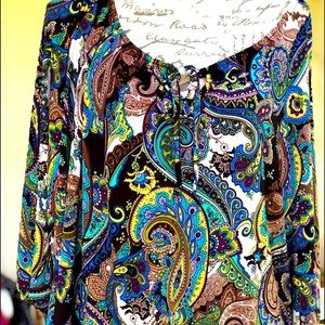 Avenue size 22/24 95%Polyester & 5%spandex good condition. Ties in the front